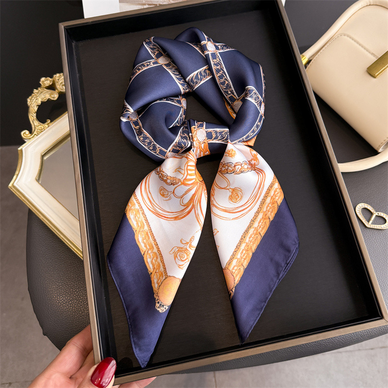 وشاح حريري مربع أزرق كلاسيكي ب - مراجعة Face Scarf Mask وسعره