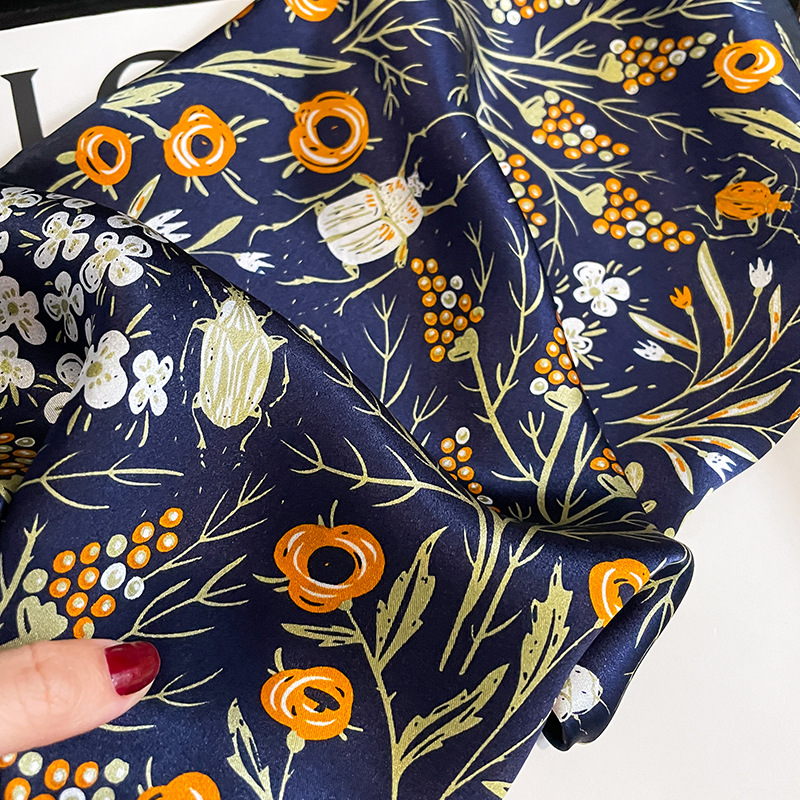وشاح حريري مربع 100% من الساتا - مراجعة Scarf Silk Square وسعره
